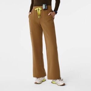 FIGS - set- Catarina One-Pocket Scrub Top & high wasted isabella wide leg pants